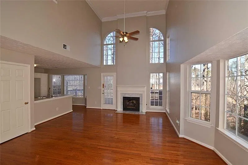 3 bed, 2.0 bath, 1618 sqft, $1,900 — Photo 2
