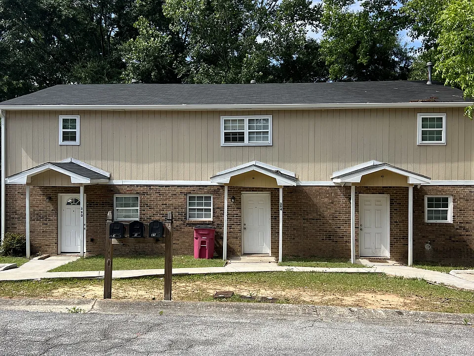 390 Cowan St #394