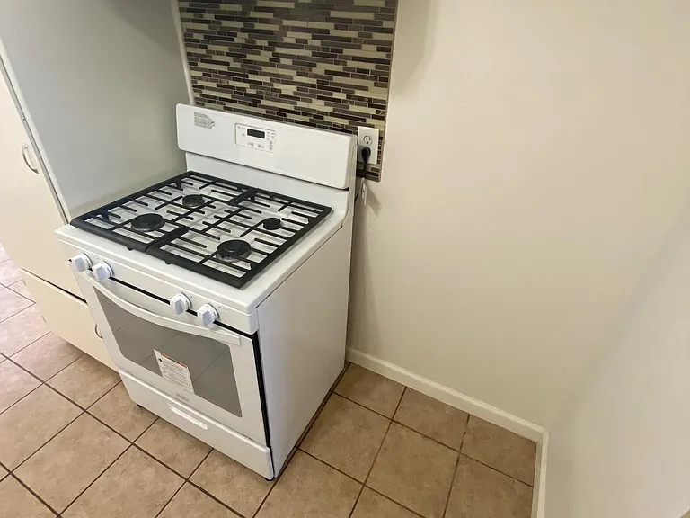 535 E Adams St #15 — Photo 14