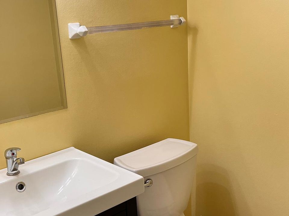 Half bath, 1st floor