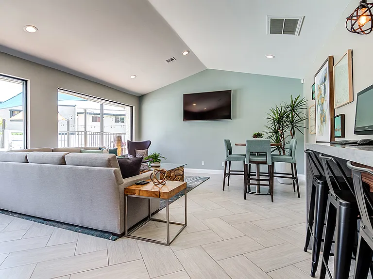 Mission Trails Apartments — Photo 34