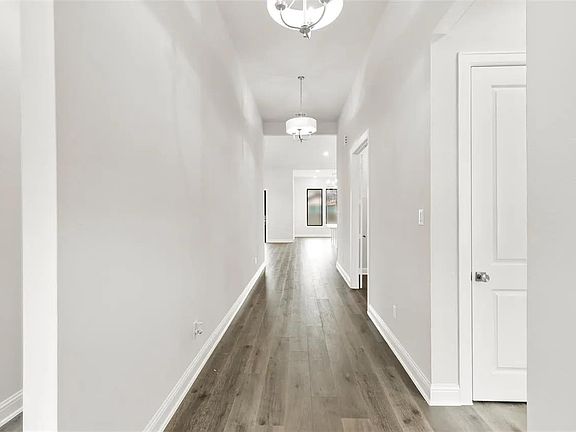 Presley III C foyer