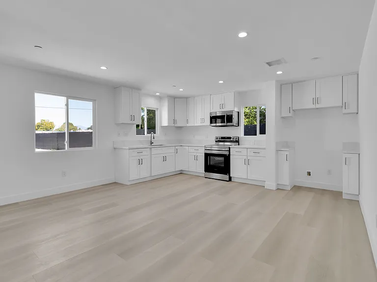 6820 Florence Pl #A — Photo 8