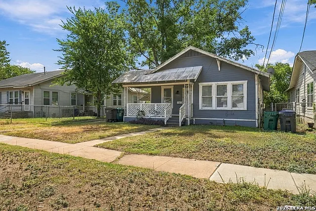 2 bed, 1.0 bath, 1026 sqft, $1,195 — Photo 2