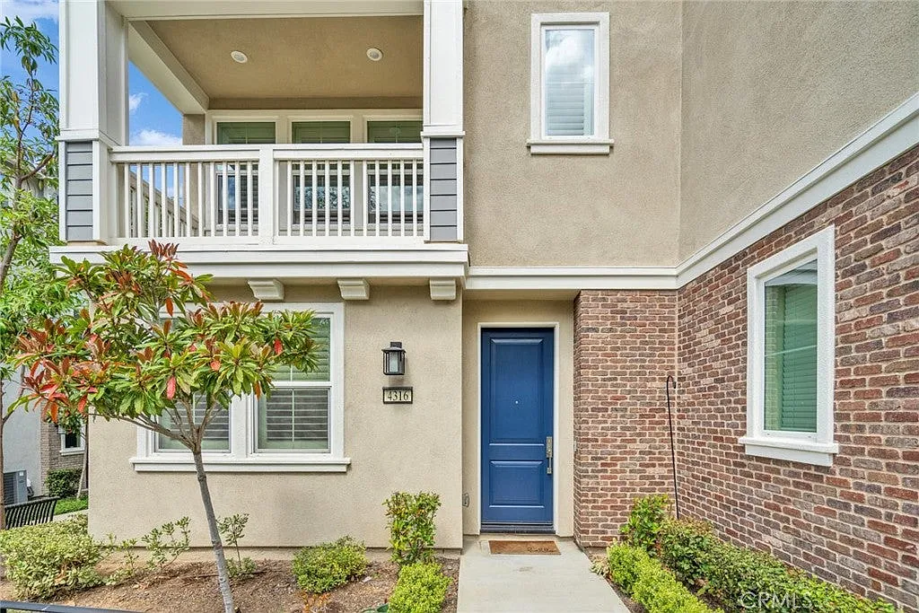 4 bed, 3.5 bath, 1870 sqft, $4,500 — Photo 2