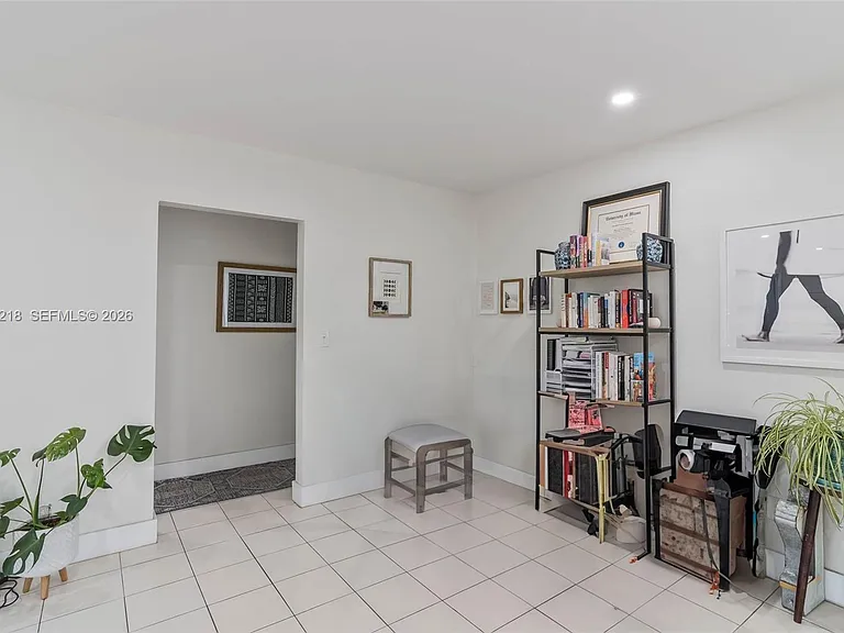 970 Benevento Ave #970 — Photo 6