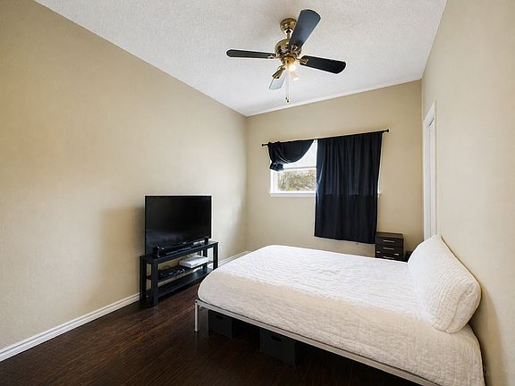 4th image of 3206 King St APT 205