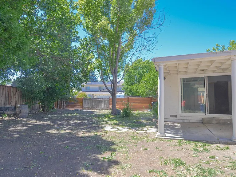 1321 Astoria Dr — Photo 23