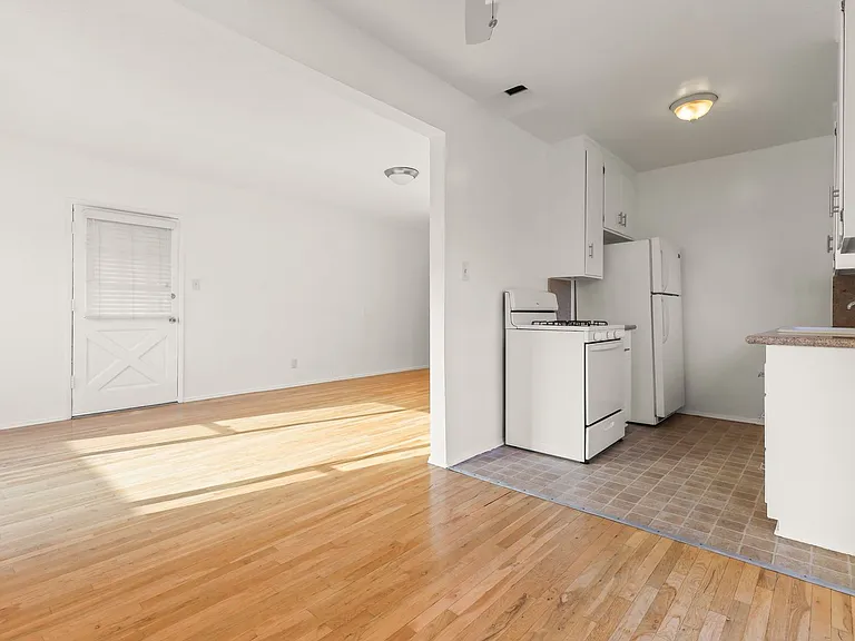 1238 11th St #5 — Photo 15