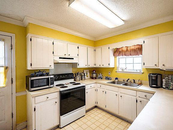 4th image of 132 Maggie Ct