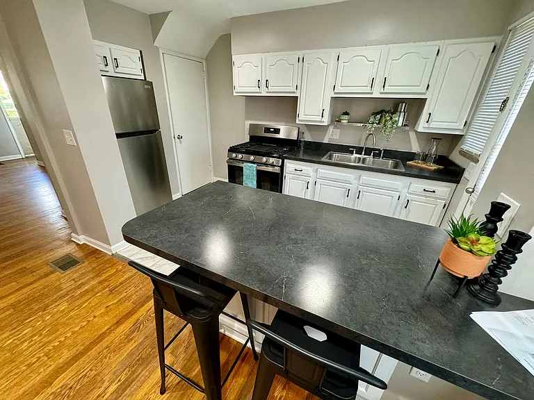 1139B Sells Ave — Photo 9
