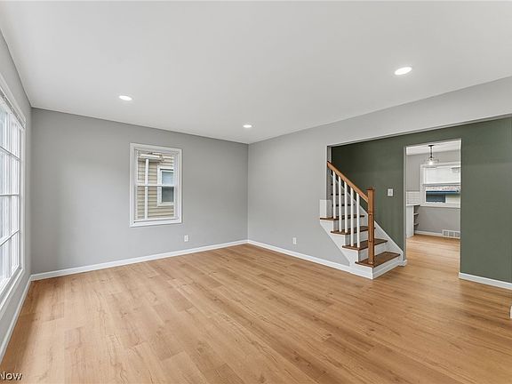 4th image of 1004 Woodview Rd