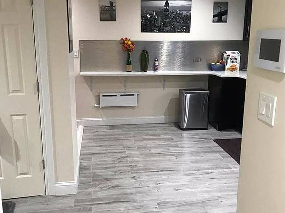4th image of 15625 76th St #1