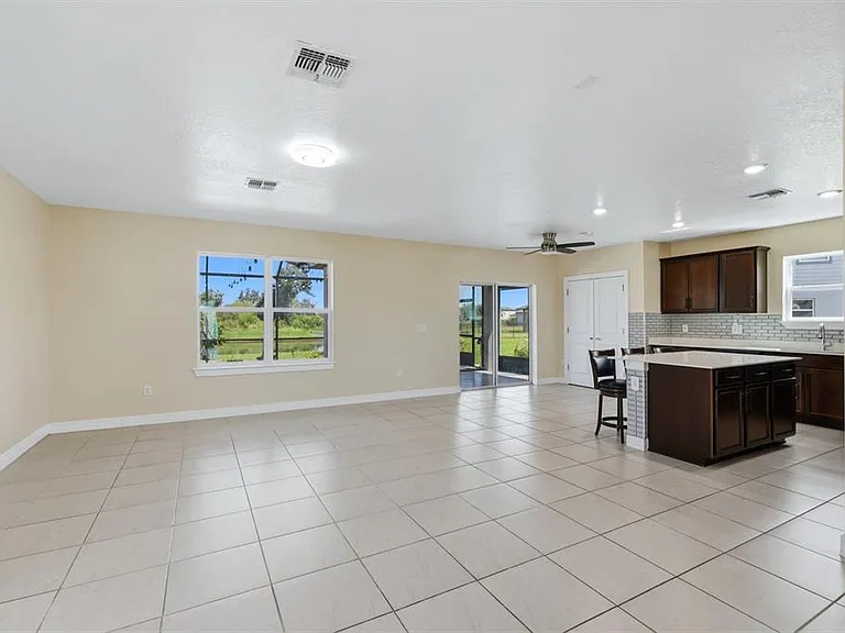 9108 Royal River Cir — Photo 8