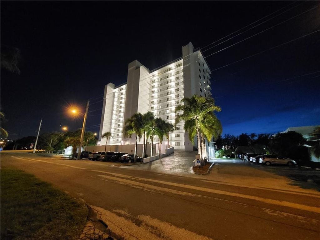 1401 N Riverside Dr, Pompano Beach
