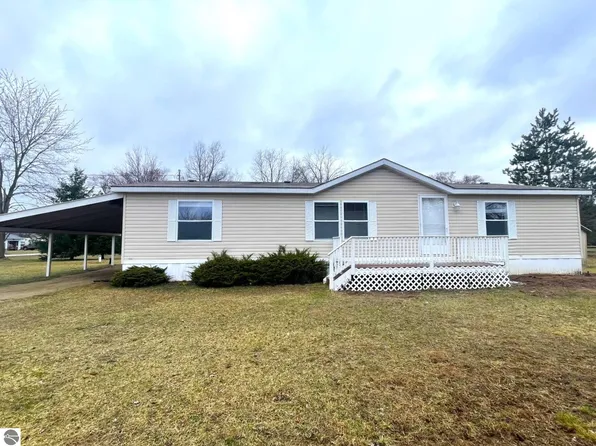 5928 W Randy Ln, Weidman, MI 48893