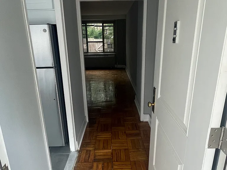 71st Cres — Photo 2
