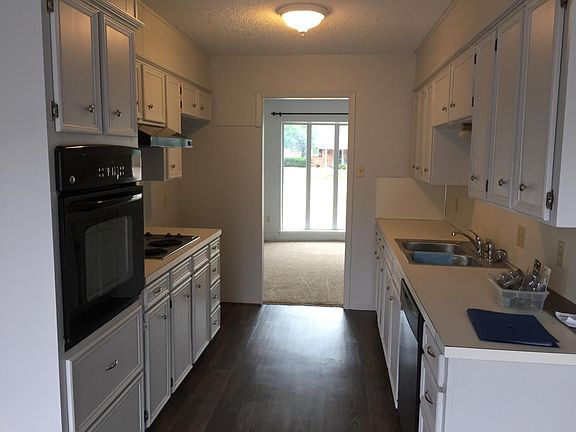 3rd image of 2910 Arrowhead Dr