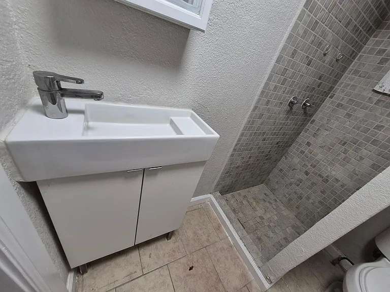 115 Caldwell St #4 — Photo 14