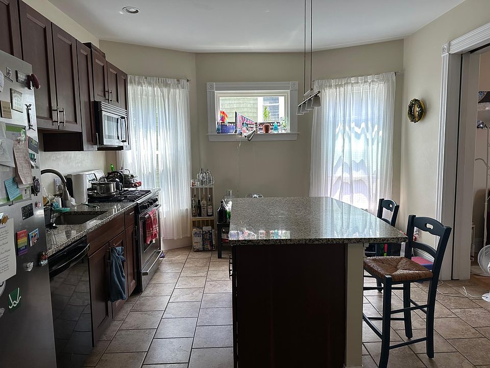 Kitchen with eat in counter