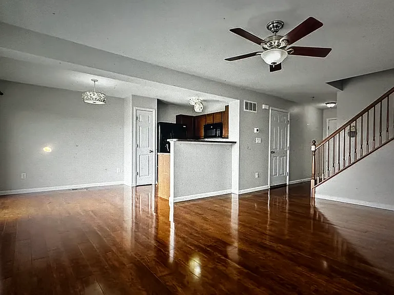 638 Country Village Dr — Photo 18