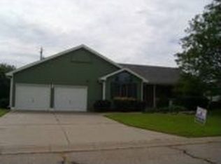 2224 Village Ln, Salina, KS 67401