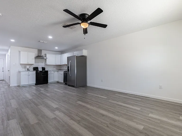 1006 County Road 4516 — Photo 3
