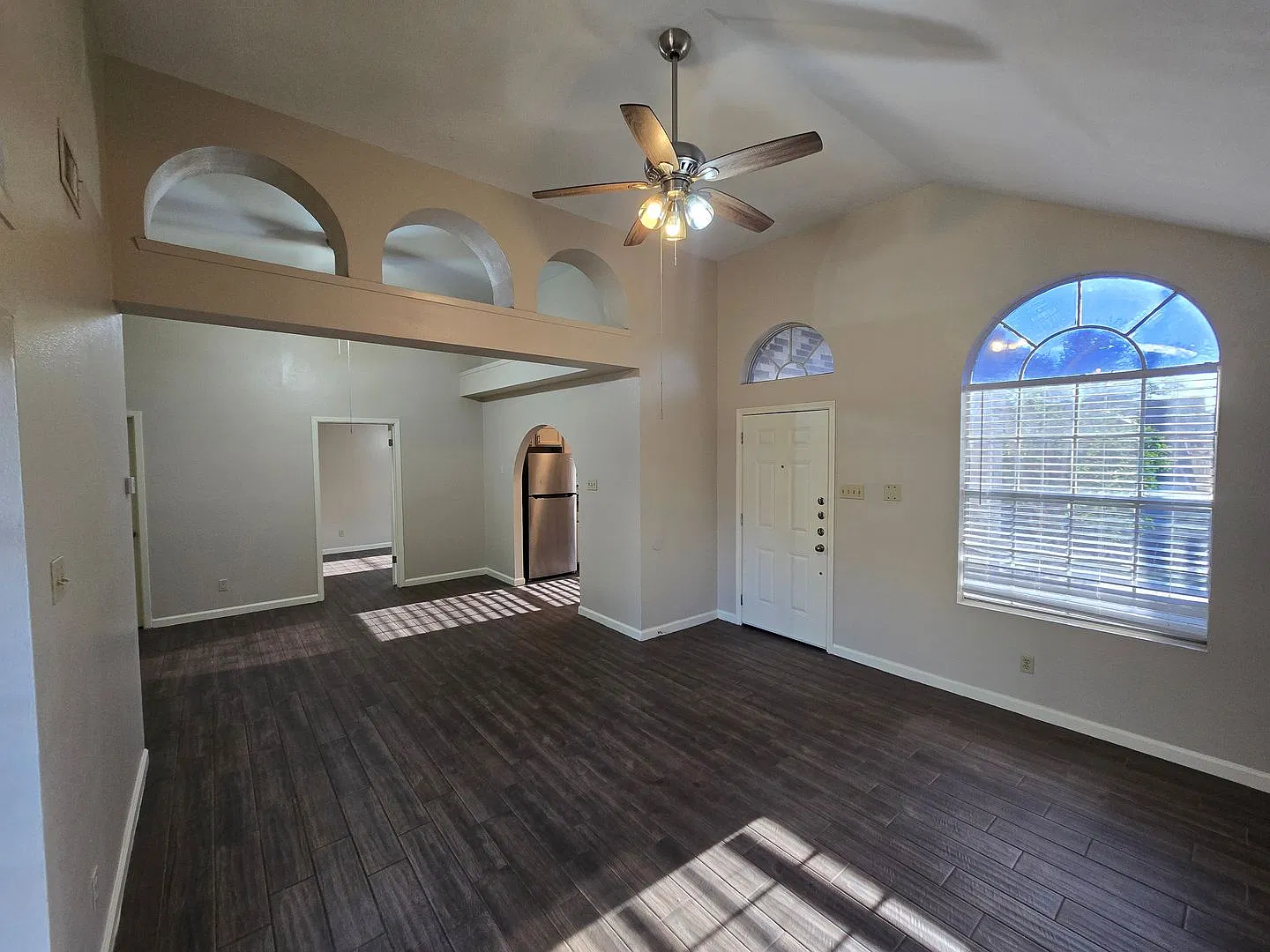 Mines Road Area! Four Bedroom Available! — Photo 4