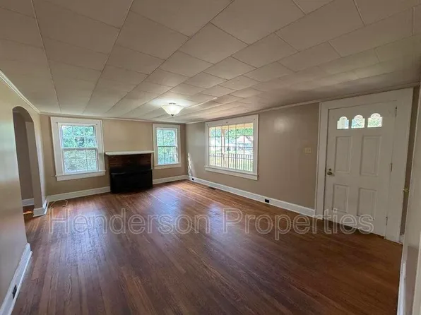 638 Salisbury Rd, Statesville, NC 28677