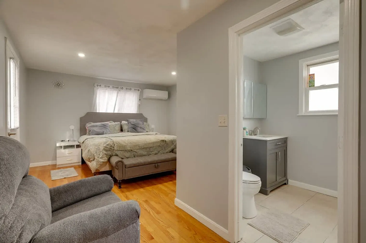 1 bed, 1.0 bath, 495 sqft, $3,562 — Photo 2