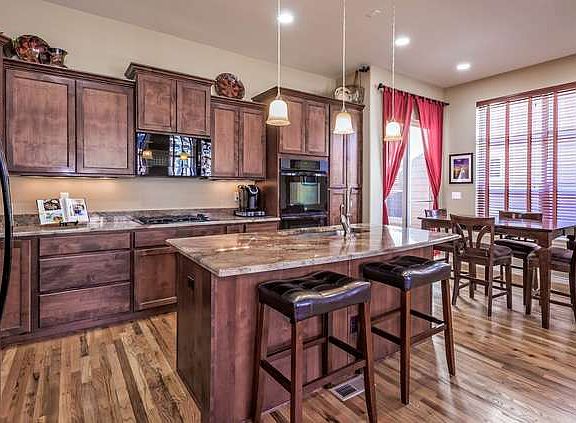 Kitchen & breakfast nook