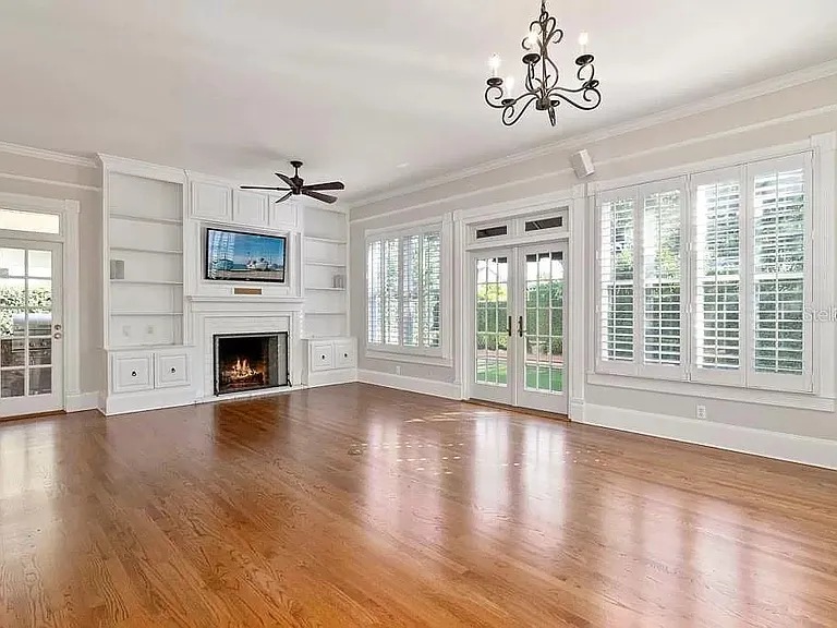 1119 Belleaire Cir — Photo 13