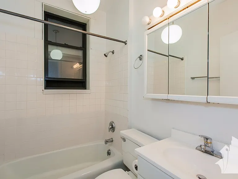 1220 N Dearborn St #1A — Photo 3