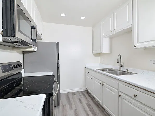 Pine Vista Apartments