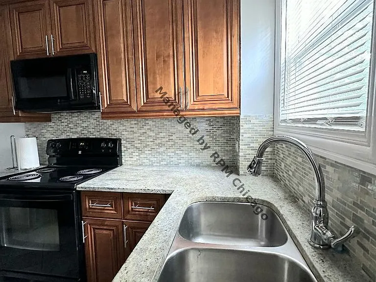 1420 N Harlem Ave #E — Photo 4