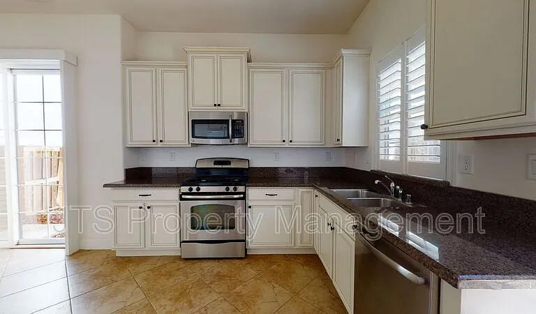 1349 Piper Pl — Photo 15