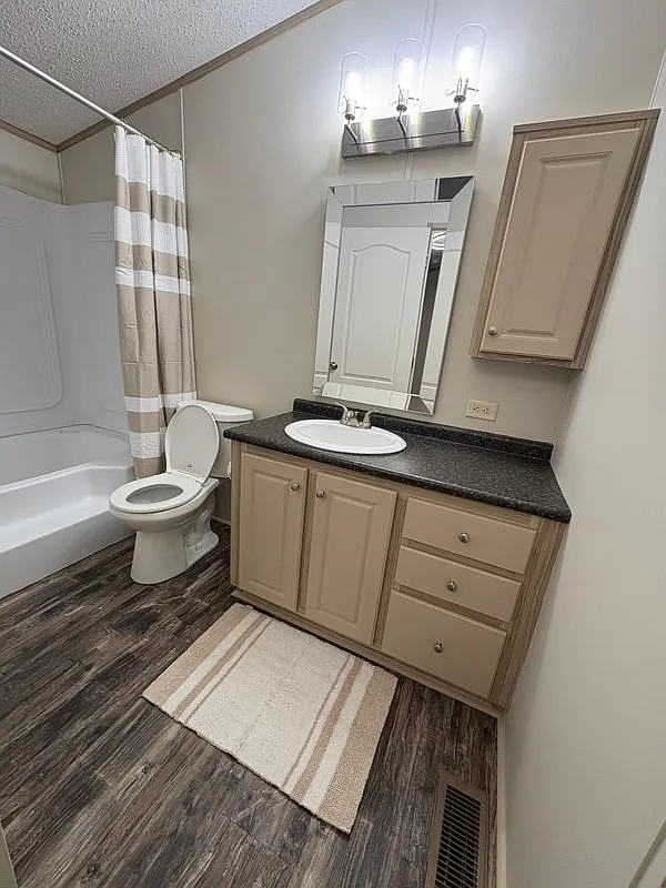 3 bed, 2.0 bath, 1100 sqft, $1,292 — Photo 3