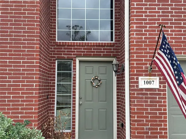 1007 Oak Falls Dr, Conroe, TX 77303