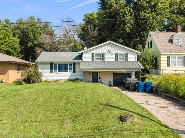 654 E 32nd St, Davenport, IA 52803