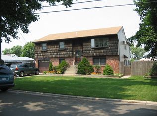 48 Sunrise Ave, Lindenhurst, NY 11757