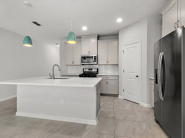 11210 Minnetta Ct — Photo 8