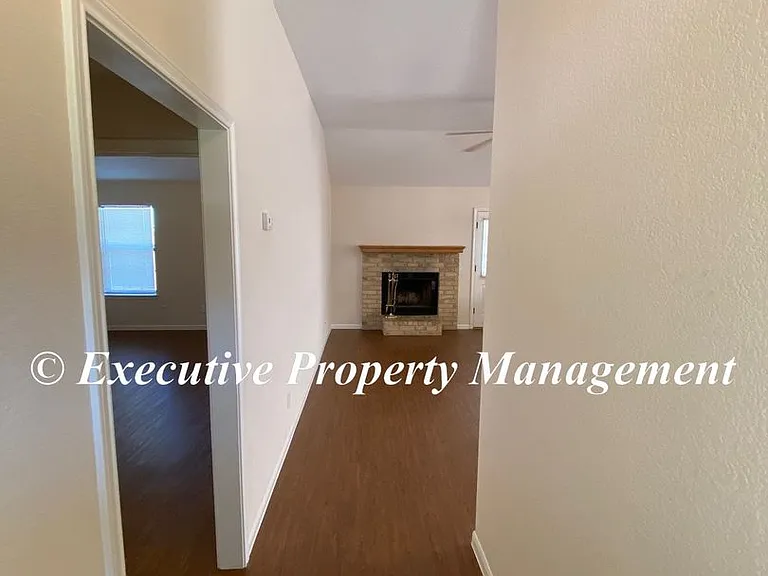 917 Whirlaway Dr — Photo 24