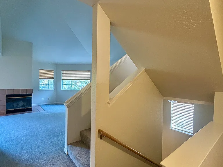 806 Isbel Ct — Photo 5