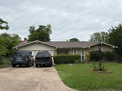 379 Parkview Dr Photo 1