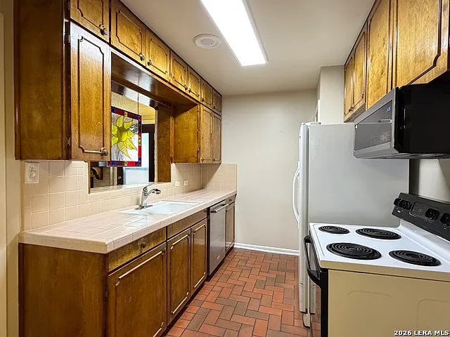 1219 Arroya Vista Dr — Photo 10