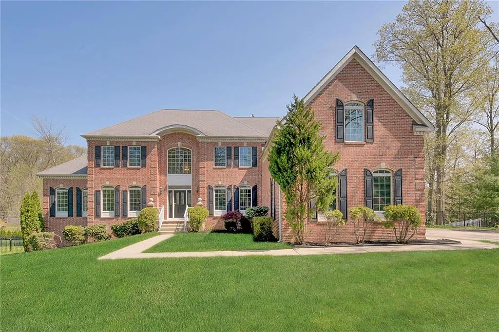 5 Lexington Ct photo 1