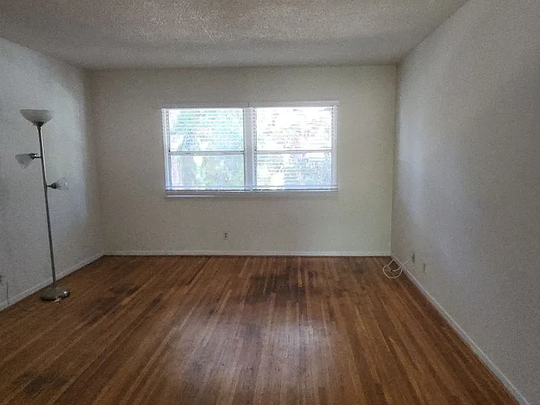 5832 Bowcroft St #4 — Photo 8