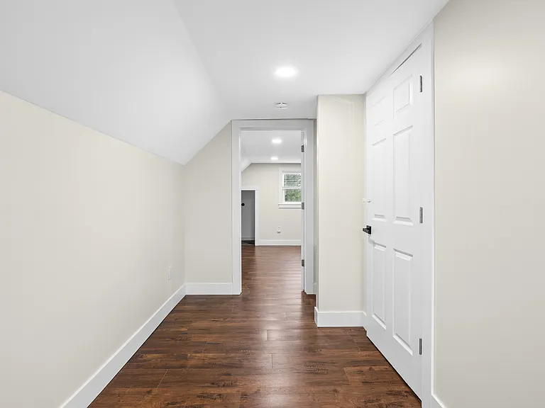 831 Dawson St — Photo 14