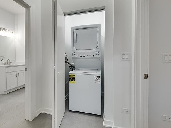 3rd image of 1923 W Summerdale Ave #2F