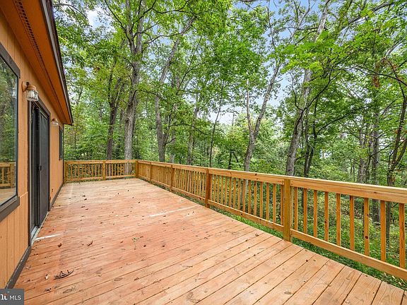 5th image of 760 Hilltop Ln